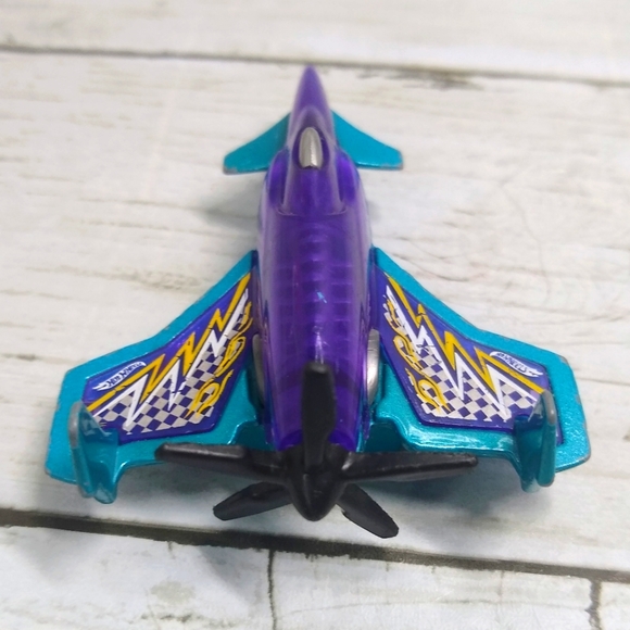 Hot Wheels POISON ARROW F05 Diecast&Plastic 3"l Purple Blue Toy Prop Airplane - Picture 1 of 8
